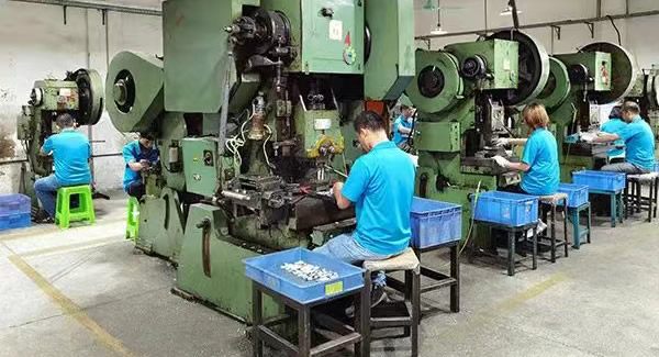 選合頁(yè)別糾結(jié)！廣有合頁(yè)閉眼入|廣有五金&東莞合頁(yè)?