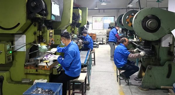 廣有五金火了！阿里實拍揭秘：好合頁是這樣造出來的|廣有五金&東莞合頁?